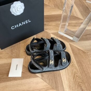 CHANEL Slippers: Luxury & Comfort - 2nd Chance!