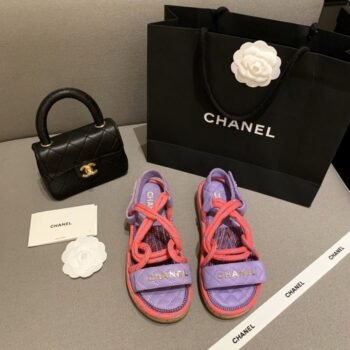 **CHANEL Slippers: Size 27 - Luxury & Comfort**