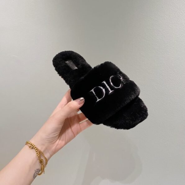 Dior Slippers: Luxe Comfort, 25% Off!