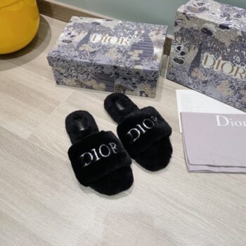 Dior Slippers: Luxe Comfort, 25% Off!