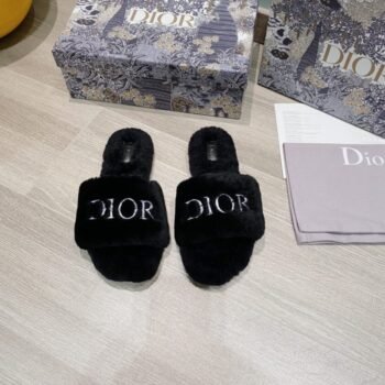 Dior Slippers: Luxe Comfort, 25% Off!